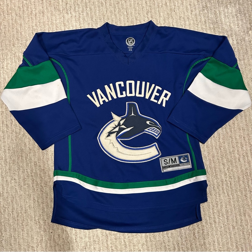 Vancouver Canucks Hockey Jersey, size S/M